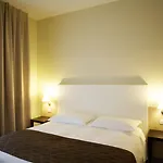 君威酒店 酒店 3*