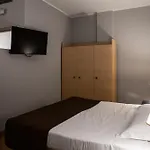 君威酒店 3*