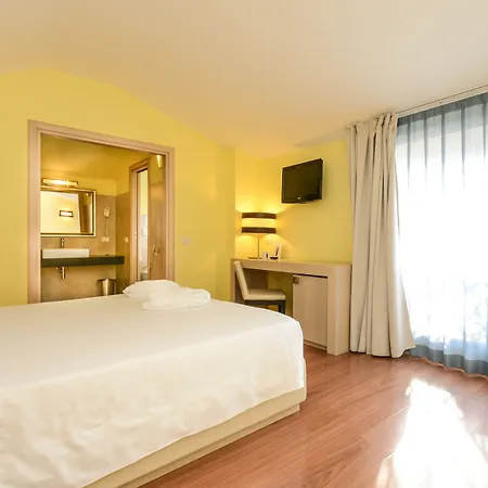 Regal 3*