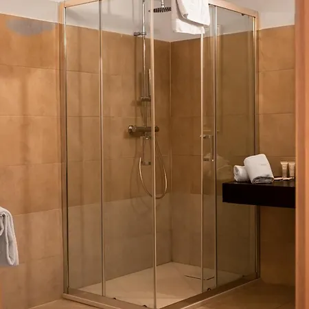 Regal 3*
